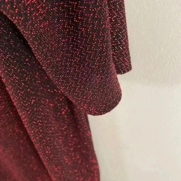 Women's New Directions Woman Size 1X Red-Black Metallic‎ Pullover Blouse - Picture 4 of 6